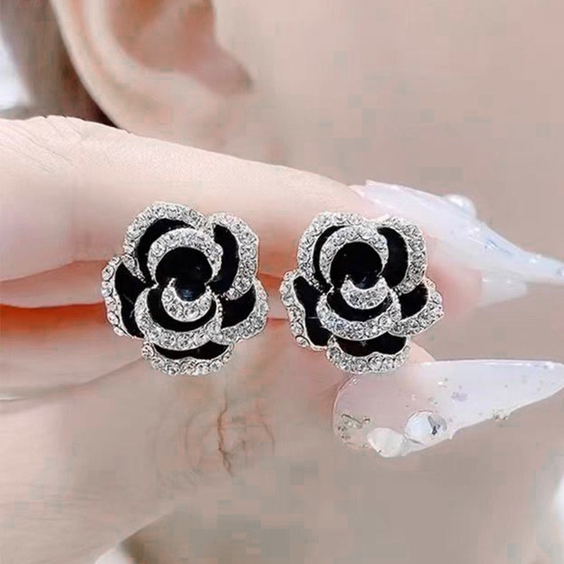 Bông tai nữ hình hoa trà đen đính đá sang trọng xinh xắn thanh lịch KT16