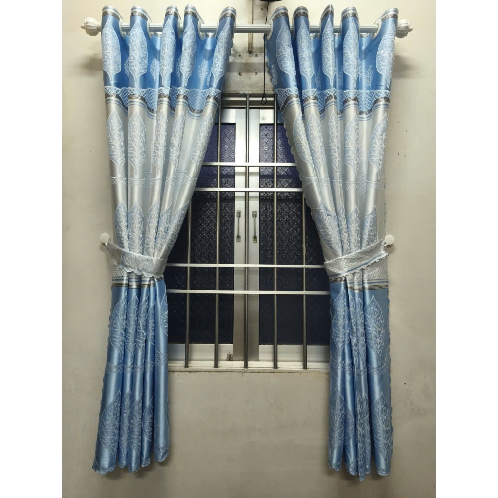 Gấm hoa văn  màu trắng xanh nhạt phối trắng hoạ tiết chiếc lá   , giá của 1 tấm rèm căng thẳng ( chua bao gồm thanh t