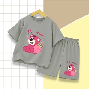 Set Bộ Thun Cotton Mùa Hè Cho Bé – Hình Gấu Hồng Ôm Dâu Tây, Vải Mềm Mịn Mát Mẻ Thoải Mái (M 267)