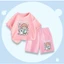 Set Quần Áo Trẻ Em – Hình Bé Trai Và Gấu Koala Gift Đáng Yêu, Vải Cotton Thoáng Khí (M 269)