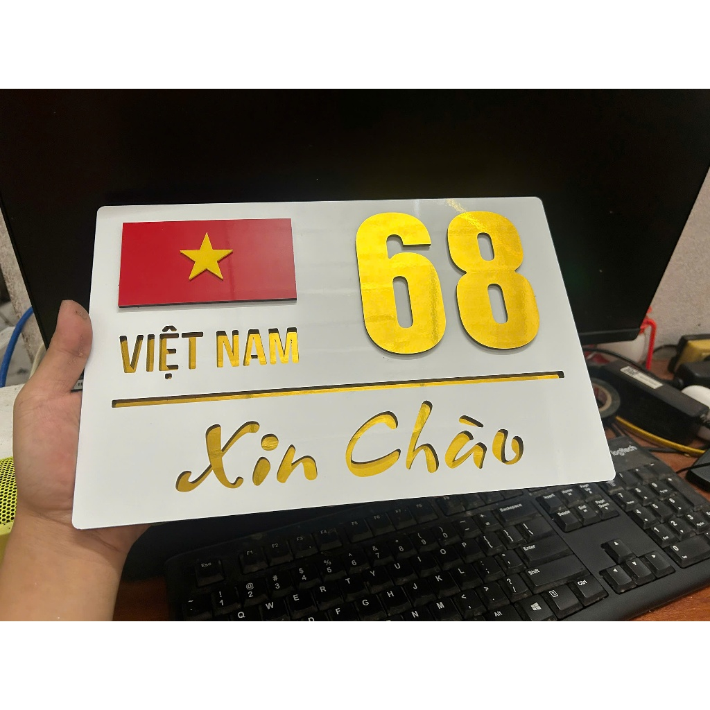 BIỂN SỐ NHÀ CỜ ĐỎ SAO VÀNG, NỀN trăng CHỮ gương vàng