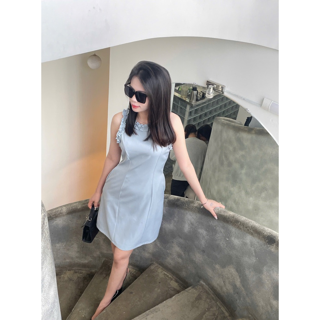 (Mới) LUMI – Đầm công sở nữ thiết kế sát nách cổ bèo dáng suông vải chéo Hàn, thanh lịch nhẹ nhàng