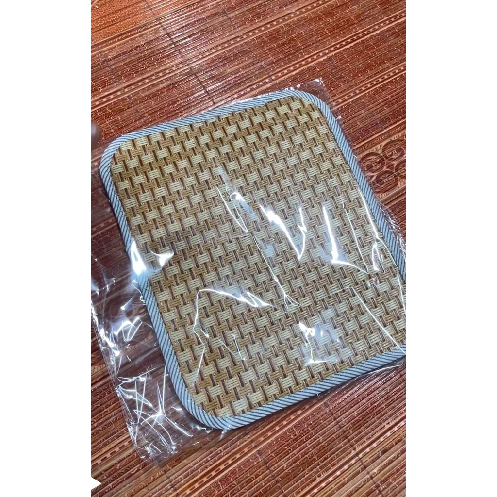 Lót nồi cơm, đường may chắc chắn , tiện dụng cho gia đình, giúp bàn ăn thêm sạch sẽ