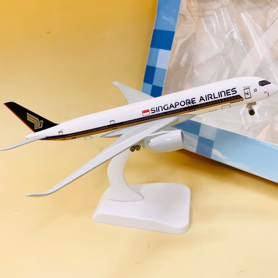 Mô hình máy bay Airbus A350-900 Singapore Airlines Tỉ lệ: 1:400 | Kim loại đúc khuôn bánh xe liền thân cao cấp