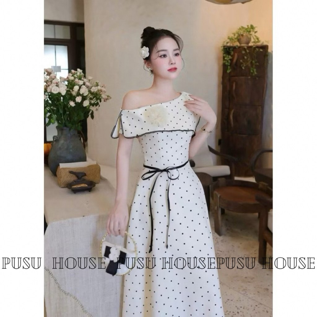 Đầm dự tiệc lệch vai chấm bi kèm hoa cài dáng dài tôn dáng sang trọng- Pusu house