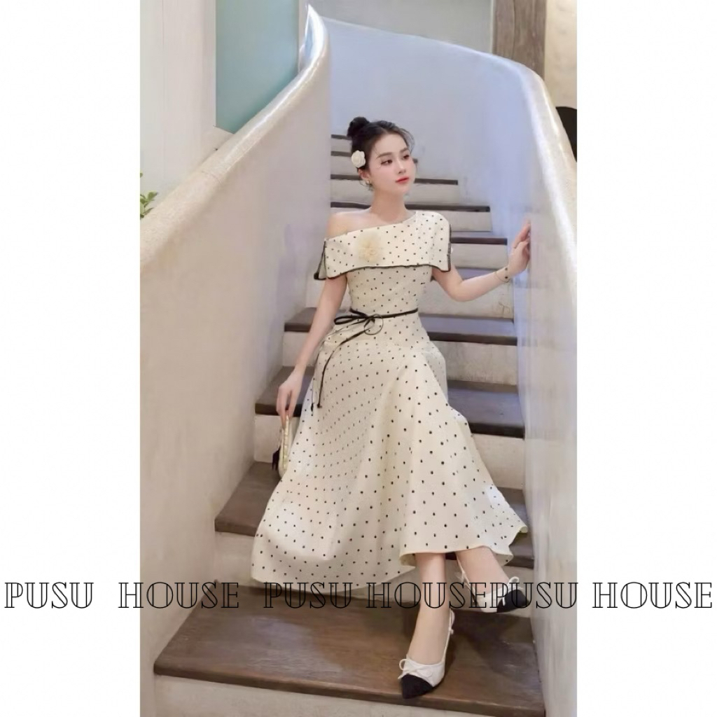 Đầm dự tiệc lệch vai chấm bi kèm hoa cài dáng dài tôn dáng sang trọng- Pusu house