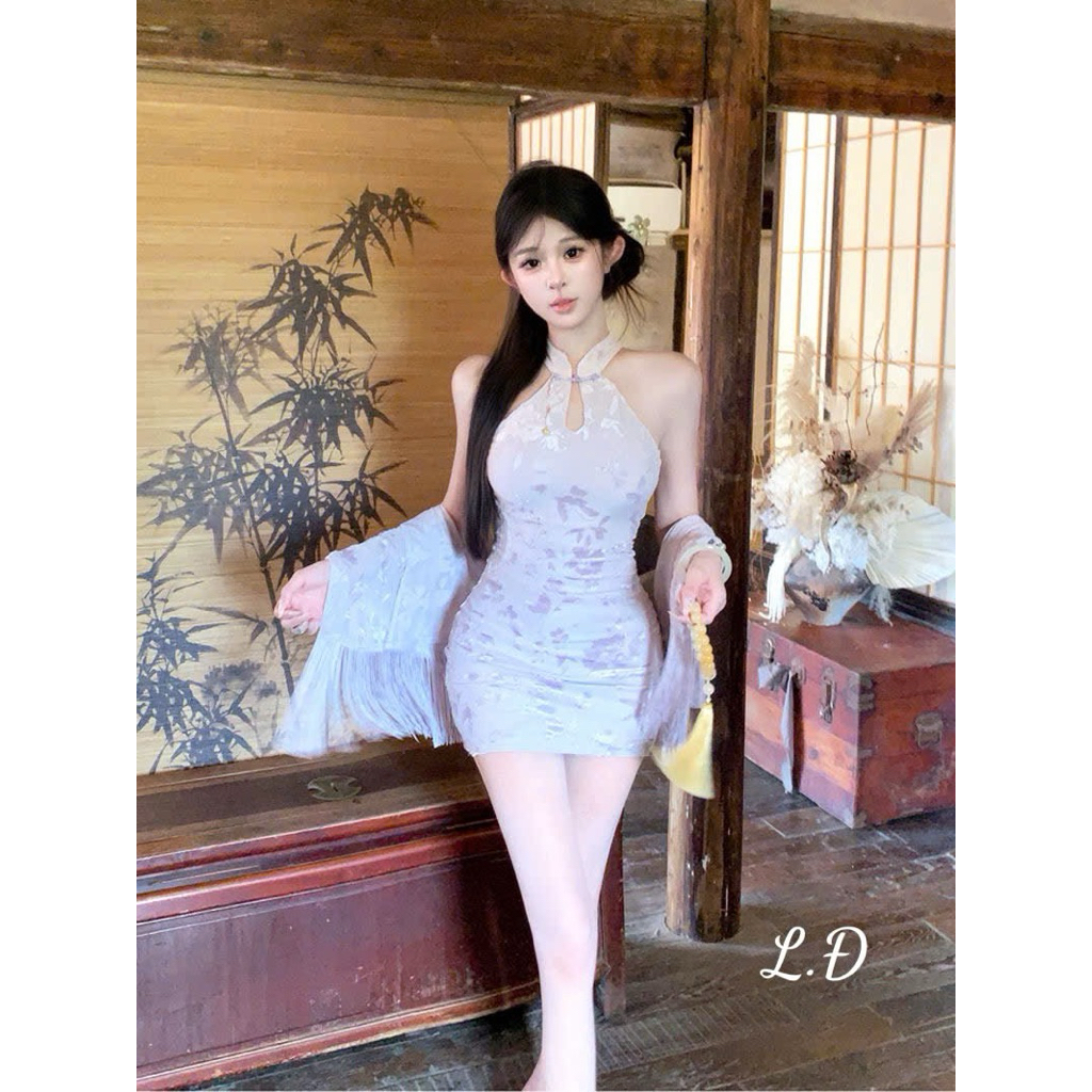 Đầm sườn xám kèm khăn choàng