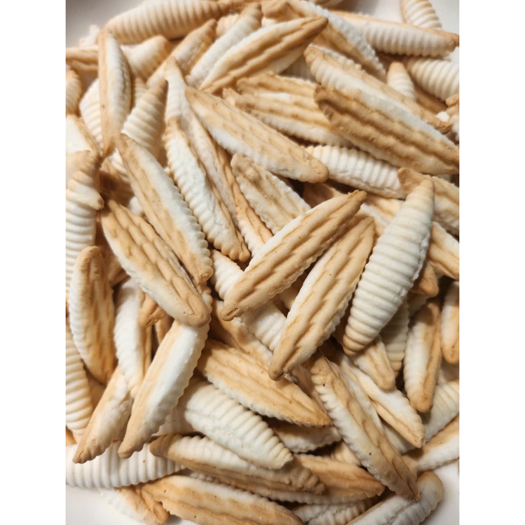Bánh men sữa hình con sâu giòn ít ngọt.