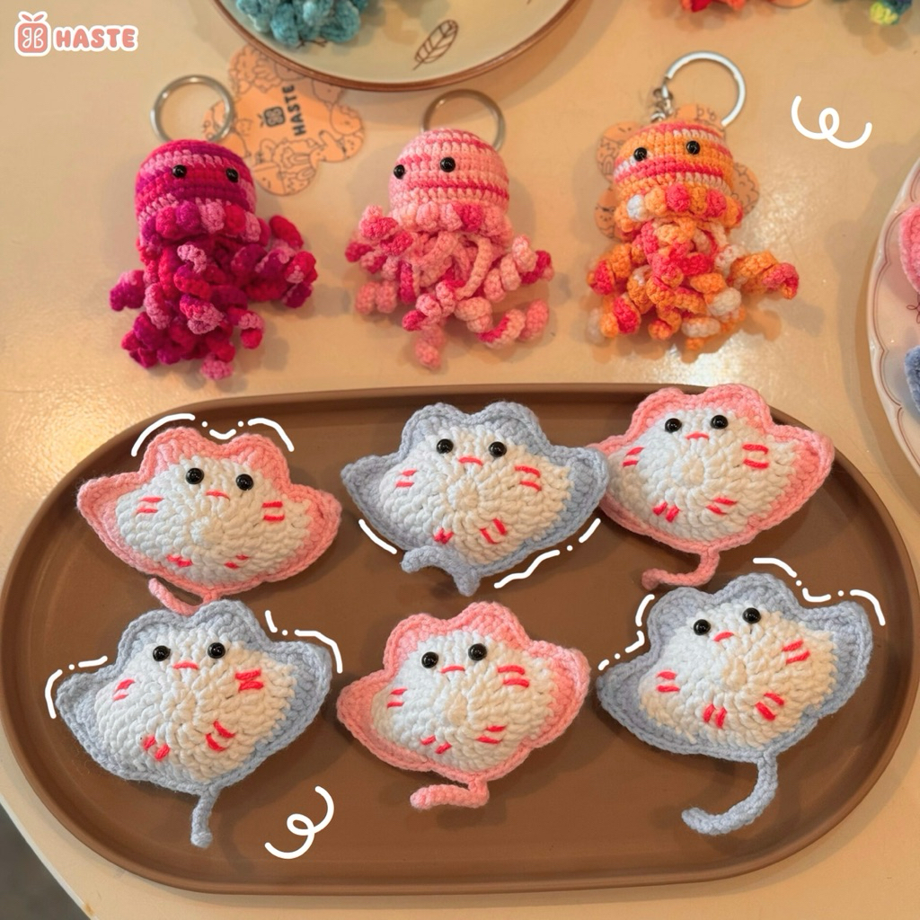 Móc Khoá Len Sứa Biển Cá Đuối Rainbow Handmade Dễ Thương