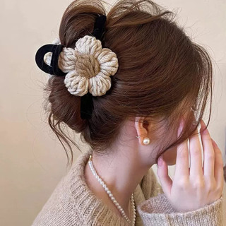 Kẹp tóc nhung đính hoa đan len