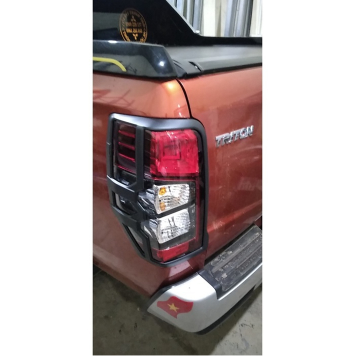 Ốp viền đèn pha, đèn hậu xe Mitsubishi Triton 2019- 2020 Nhựa đen, Hàng cao cấp