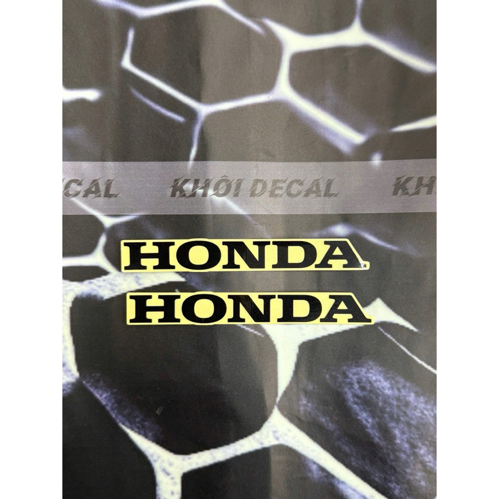 Tem Honda dán bửng trong ,yếm các dòng xe Wave,Future,Airblade…kích thước 1,5*11cm hàng Zin hãng(Giá cặp 2 bên)