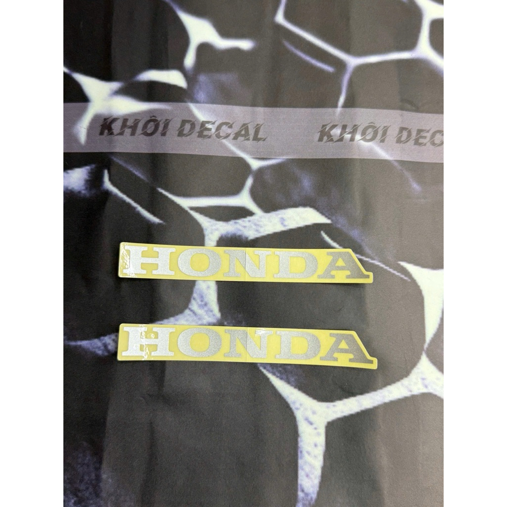 Tem Honda dán bửng trong ,yếm các dòng xe Wave,Future,Airblade…kích thước 1,5*11cm hàng Zin hãng(Giá cặp 2 bên)