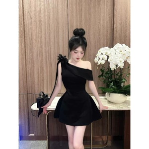 Váy Thiết Kế - Váy Tuyết Mưa Lệch Vai Hoa Phối Tà Chân váy dáng A Đầm Nữ