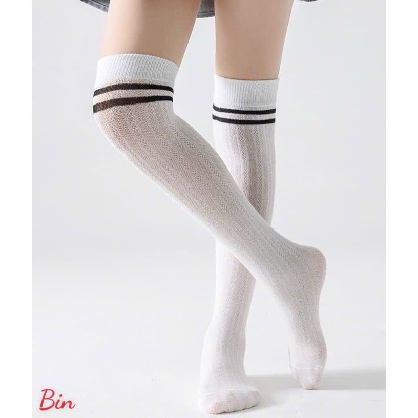 set 3 đôi tất bốt cao cho bé từ 6 đến 12 tuổi hoạ tiết tim nơ phối màu đen trắng