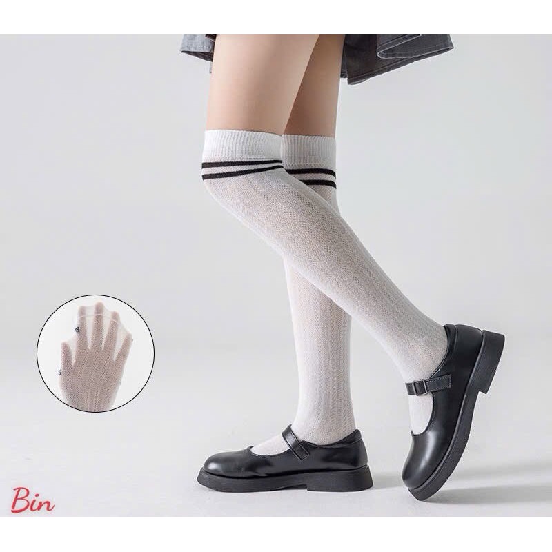set 3 đôi tất bốt cao cho bé từ 6 đến 12 tuổi hoạ tiết tim nơ phối màu đen trắng