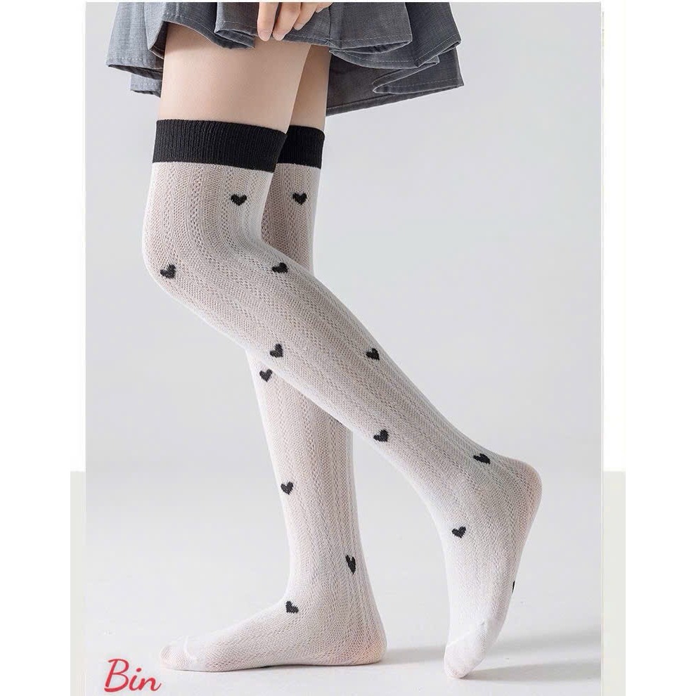 set 3 đôi tất bốt cao cho bé từ 6 đến 12 tuổi hoạ tiết tim nơ phối màu đen trắng