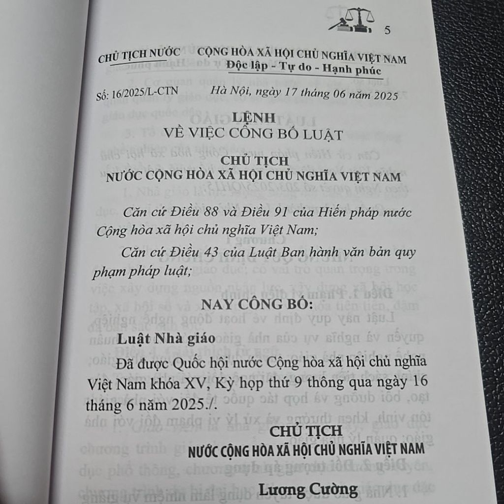 Sách - Luật nhà giáo năm 2025 (NXB Lao Động)