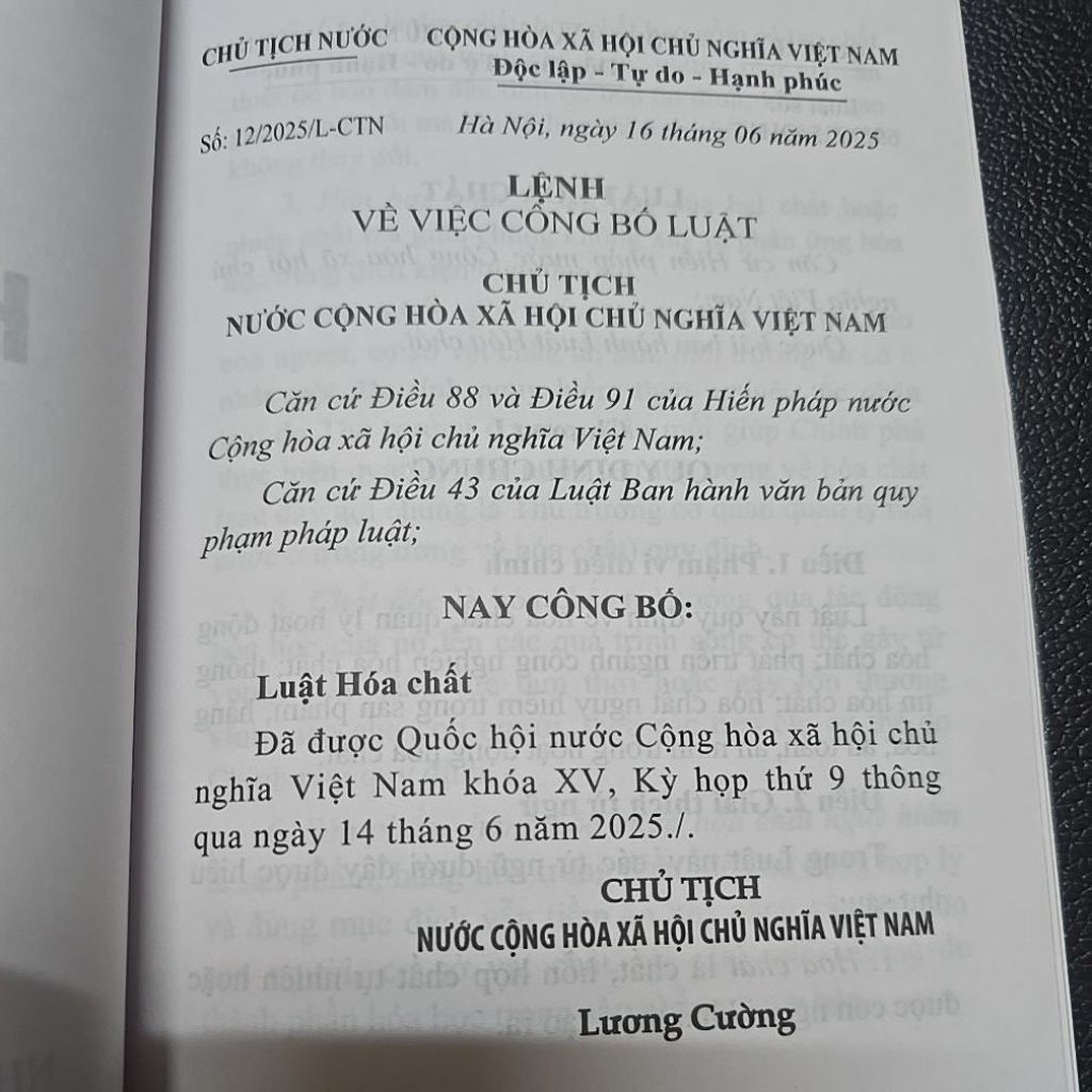 Sách - Luật hóa chất năm 2025 (NXB Lao động)