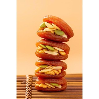 Chà Là Sấy Dẻo Tunisia kẹp Mix Hạt Dinh Dưỡng(Óc Chó –Hạt Bí – Hạt Dưa)Tự nhiên–Không phụ gia–Nguyên liệu cao cấp.