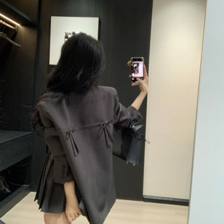 Áo khoác blazer dáng rộng đính nơ phong cách thanh lịch
