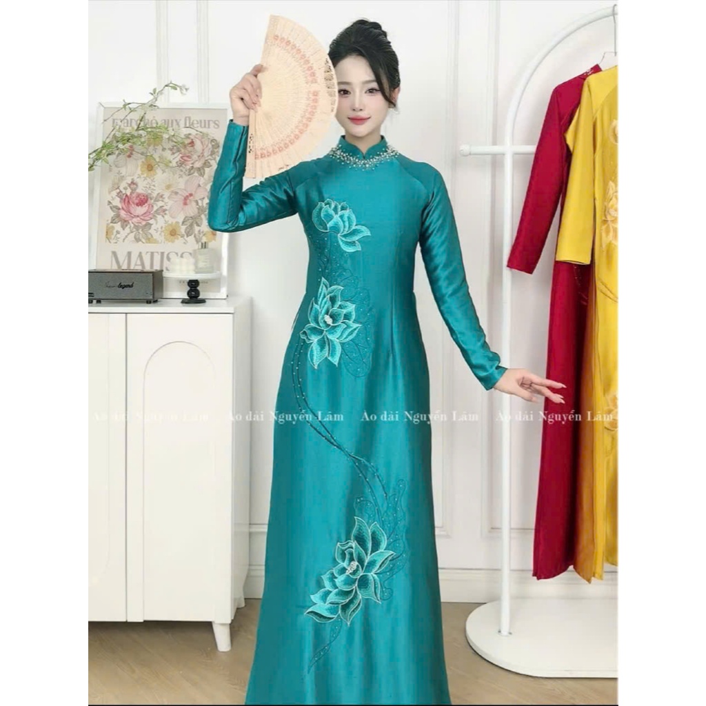 Áo dài Y Liên - Áo dài cho mẹ sui lụa ruby thêu tinh tế, điểm đá 7 màu cổ đính thủ công cao cấp, cổ cao 2,5p tà A