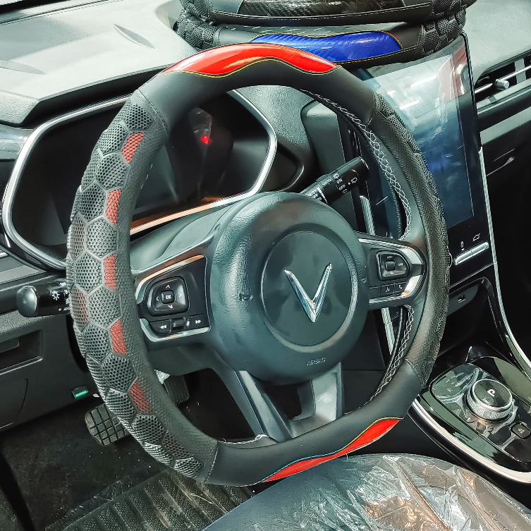 Bọc vô lăng Vinfast VF3, VF5, VF6, VF7,VF8, VF9, VFE34 dáng dcut thể thao chuẩn size theo xe