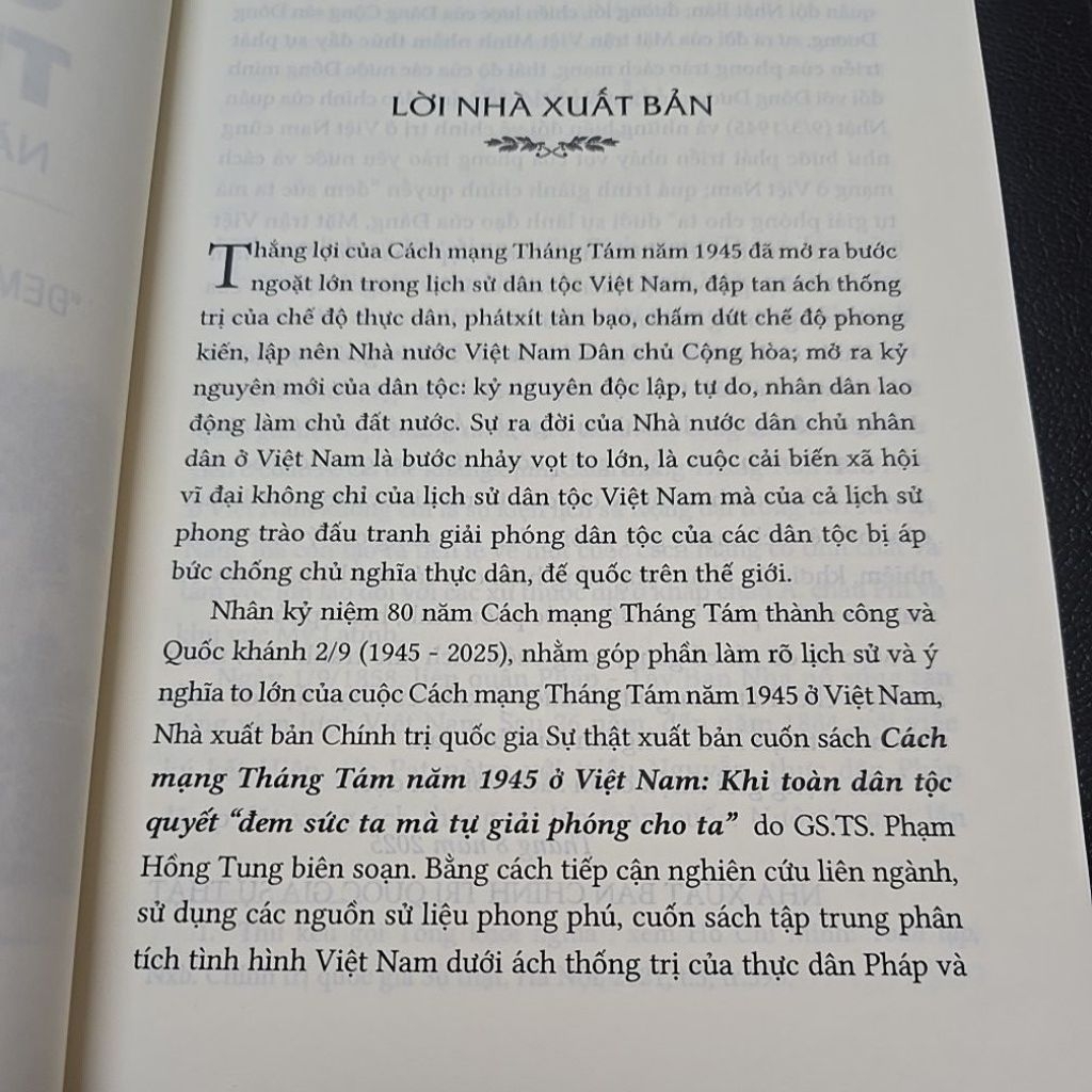 Sách - Cách mạng tháng tám năm 1945 ở Việt Nam khi toàn dân tộc quyết...