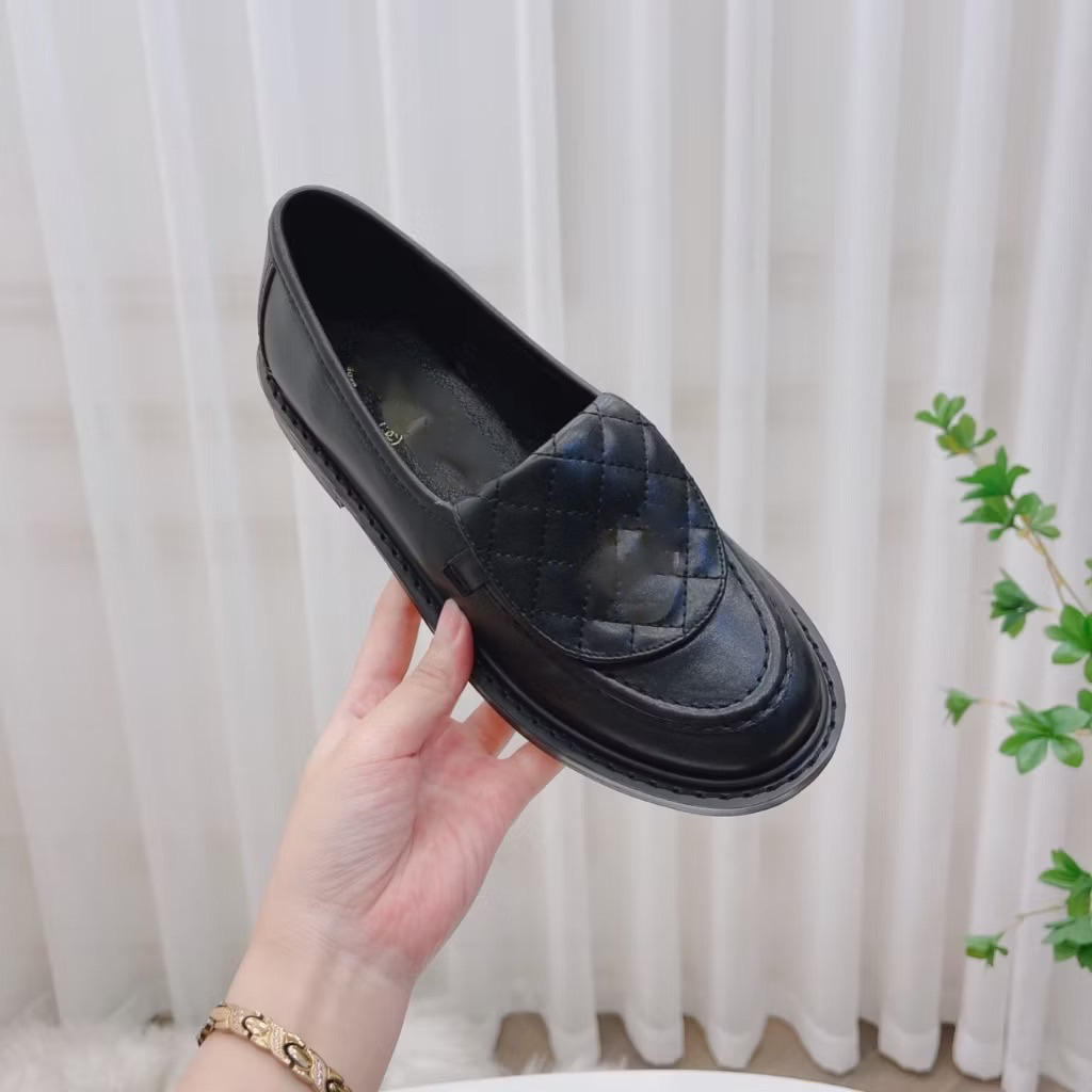 Giầy sục khuy X trám Qccc