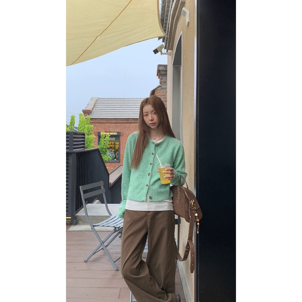 Áo khoác len cardigan màu xanh trơn cổ tròn dáng vừa cơ bản CDG005 - Tiktik