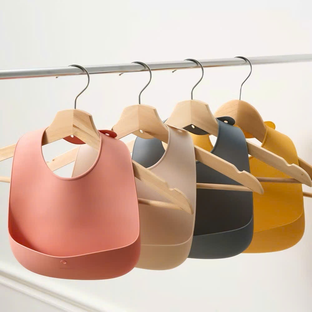Yếm Ăn Cho Bé LocknLock Little Luv Silicone Feeding Bib LBB430, Nhiều Màu Lựa Chọn, Chất Liệu Siicone An Toàn - K-MALL