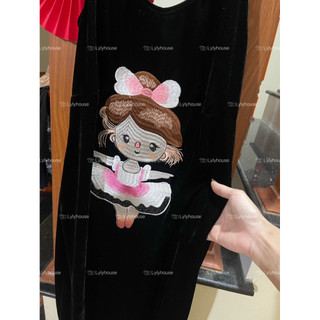 Váy nhung the hai dây thêu hình cô gái múa bale dáng xuông quả lê