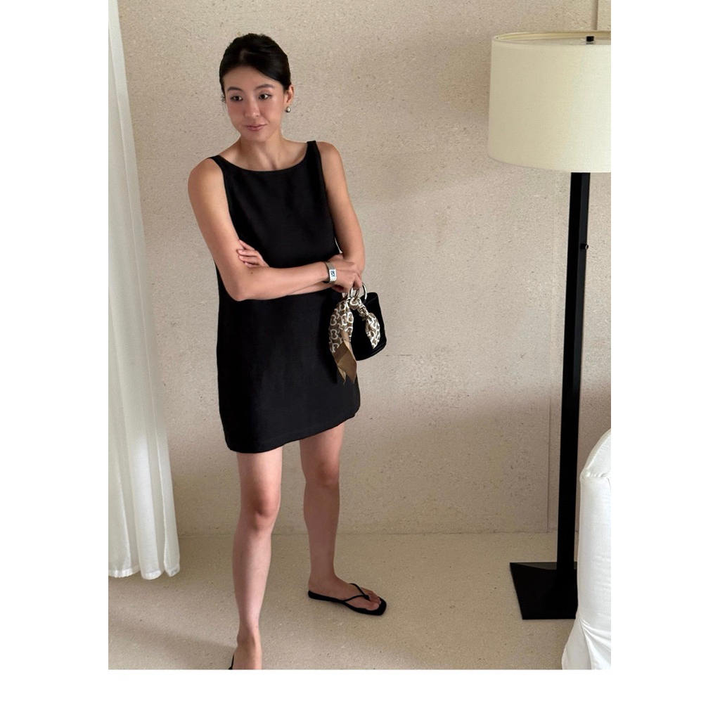 𝗦𝗼𝗺- Đầm Linen cộc tay khoét lưng BEELY