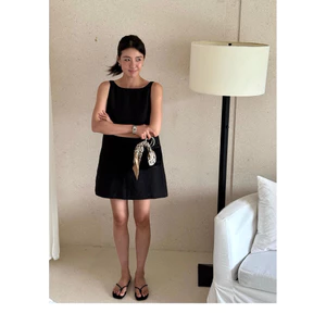 𝗦𝗼𝗺- Đầm Linen cộc tay khoét lưng BEELY