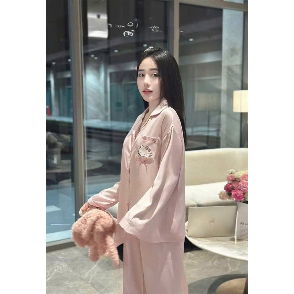 Bộ pyjama lụa, set mặc nhà và dạo phố hello kitty áo dài quần dài màu hồng dễ thương HCOM26407