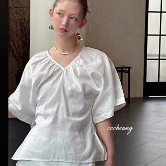 𝗟𝗮𝘂𝗿𝗮 𝗟𝗶𝗻𝗲𝗻- Áo linen cổ V chiết eo xẻ nhà BEELY