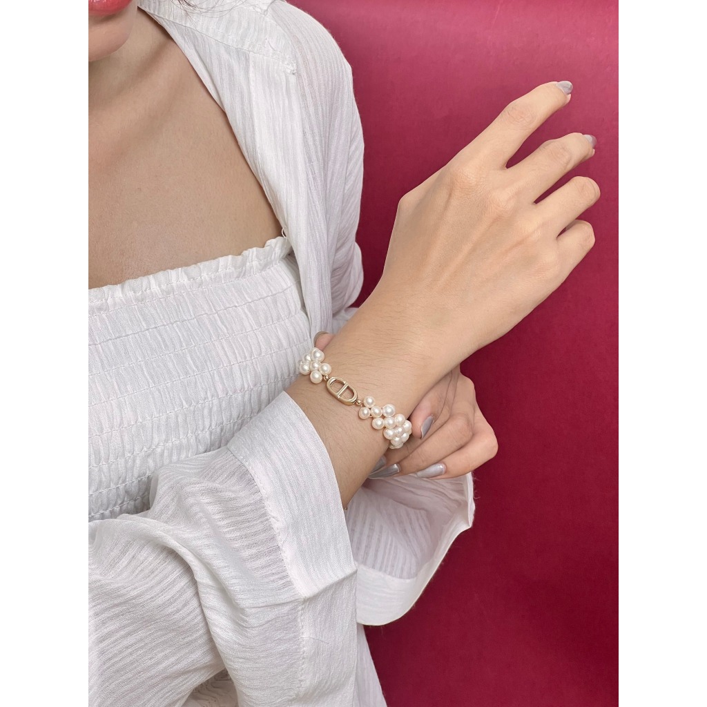 VT114 - Vòng tay ngọc trai nuôi nước ngọt 5-6 li dài 20cm, Charm Mạ Vàng 18K. Forever Young Pear