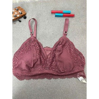 (Size XL) Áo lót ren hoa trắng vải mềm mại dây choàng cổ và có khuy cài sau, không gọng có sẵn đệm ngực của hãng AERIE