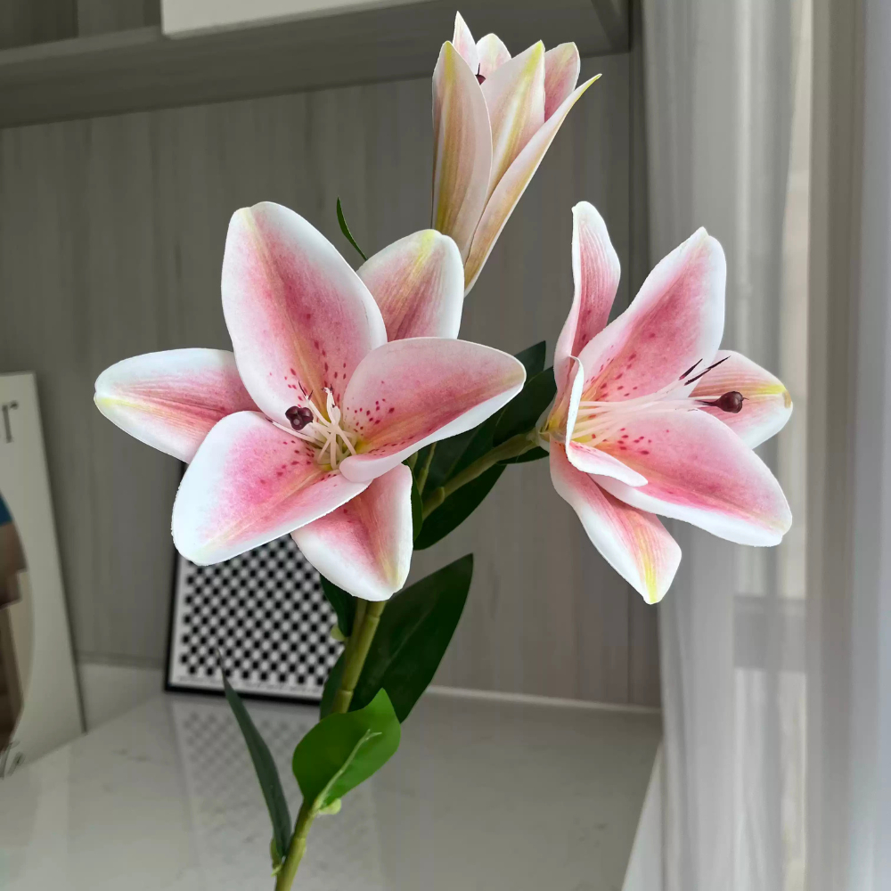 Cành hoa ly giả decor trang trí 2 bông 1 nụ cao 75cm chất liệu casu cao cấp