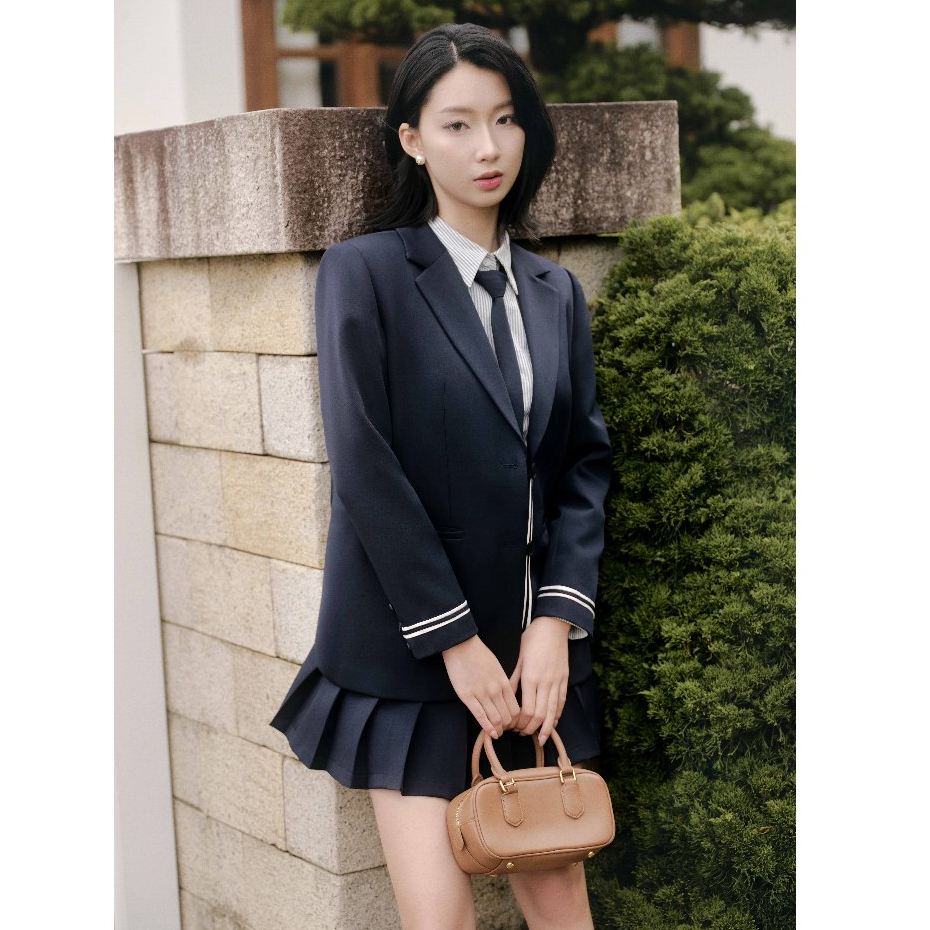 Set Áo Blazer Dáng Suông Ve K Thêu Ngực 5B06.2508K. Chân Váy Xếp Ly Đè Dây Cạp 4S25.2508W. Set Đồ Preppy Học Đường JM