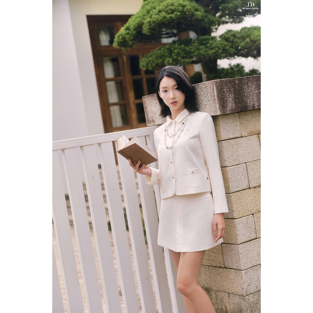Set Áo Blazer Dáng Suông Cổ Đức Túi Ốp 5B08.2508K, Chân Váy Đai Trễ Xếp Ly Chụm 4S26.2508K. Outfit Thời Trang Công Sở JM