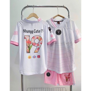 [CÓ IN TÊN] Bộ áo bóng đá trẻ em MU HỒNG in icon hello đủ size cho bé 8-65kg, chất thun lạnh thoáng mát Top Kid