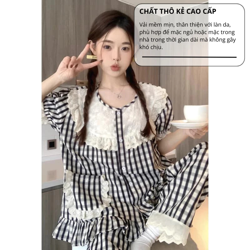 Set đồ ngủ nữ kẻ sọc đen trắng cổ tròn ren bèo nhún tay phồng, bộ pijama nữ mặc nhà tay ngắn xinh xắn HCOM25467