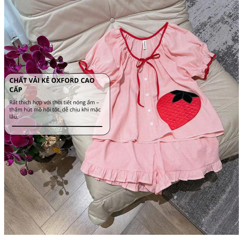 Set đồ ngủ nữ kẻ sọc hồng hình dâu tây tay ngắn viền đỏ dễ thương, bộ pijama nữ mặc nhà cute chất liệu mềm HCOM25159