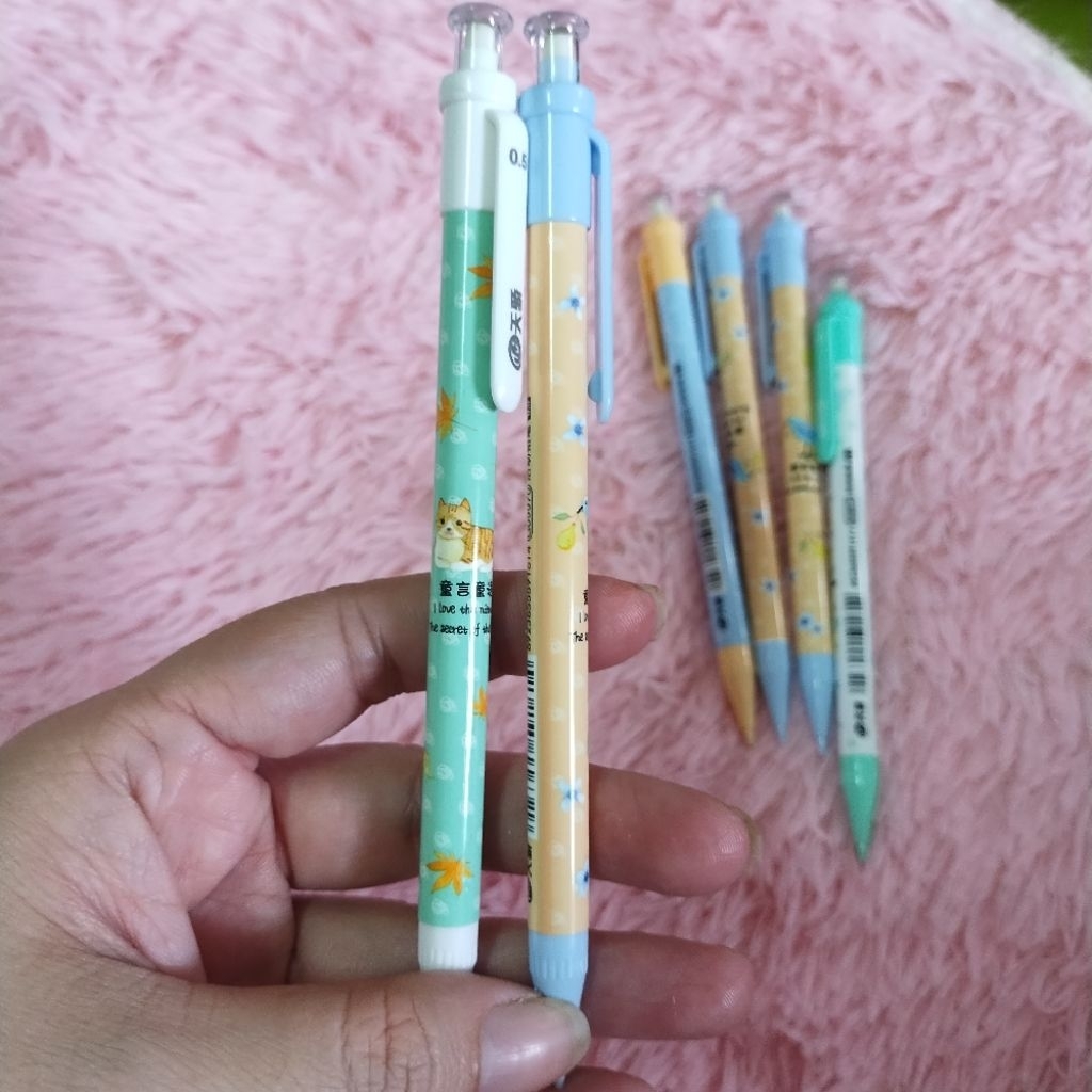 Set 1 bút chì bấm + 1 ống ruột bút chì ngòi 0.5mm