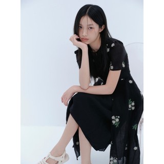 Đầm OLV tay phồng dáng dài thêu hoa ngọt ngào nữ tính Laylin phù hợp đi chơi đi làm