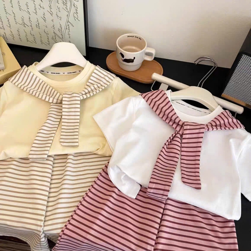 Bộ Quần Áo Bé Gái Phong Cách Đáng Yêu 8-30Kg Tặng Khăn Quàng Kẻ Phối Chi Tiết Dễ Thương Cho Bé.