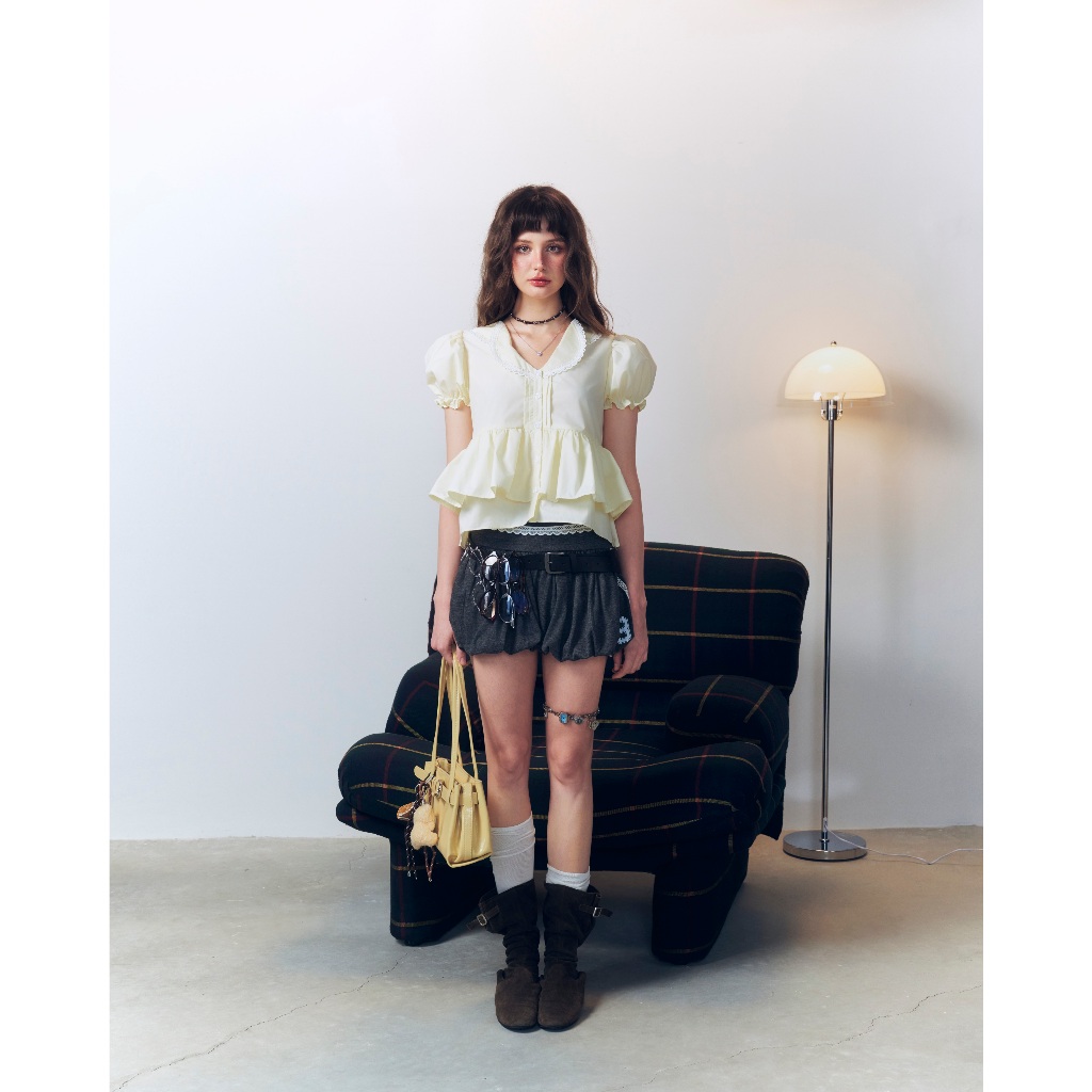 Bonnie Top - Remmus | Áo cổ V kiểu cổ bèo 2 lá Remmus cho nữ