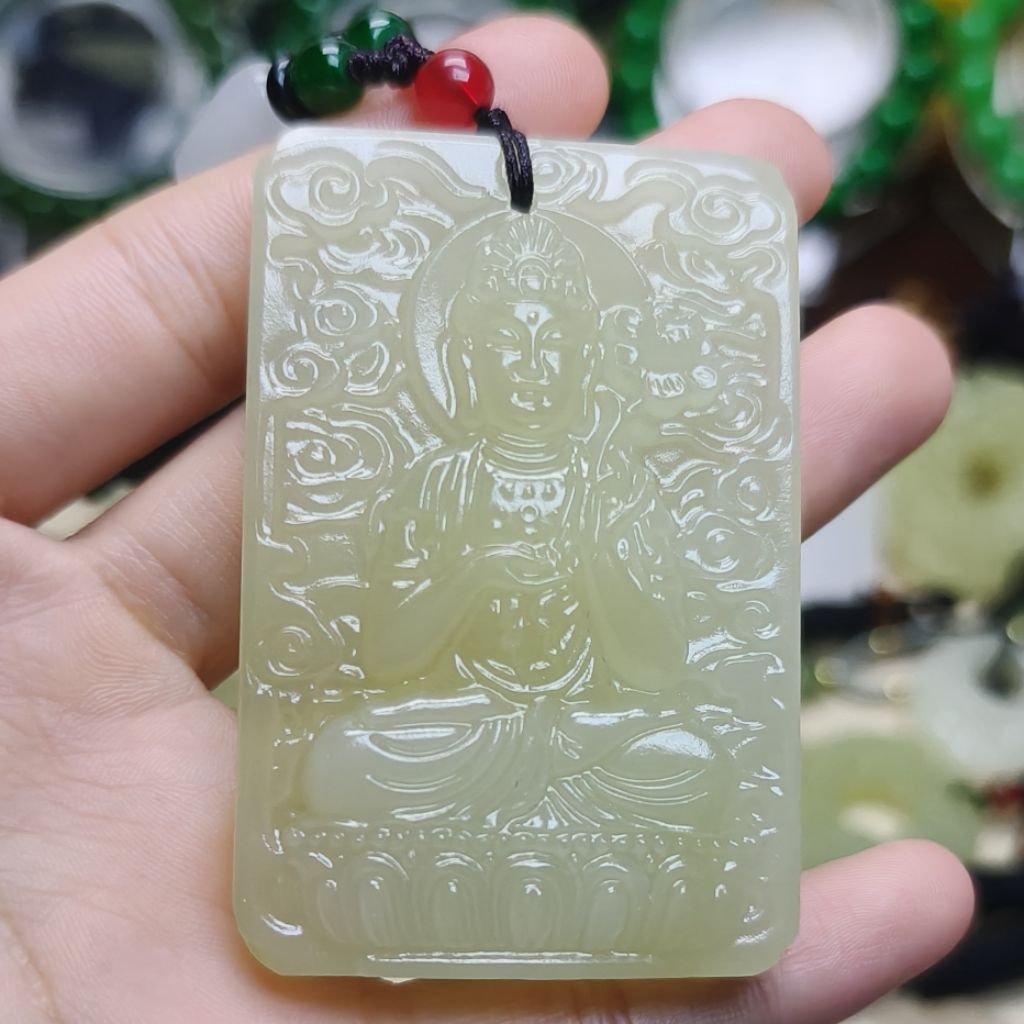 Mặt dây chuyền đại thế chí ngọc hòa điền tự nhiên,mang lại bình an vô sự,thu hút tài lộc ,kèm dây đeo