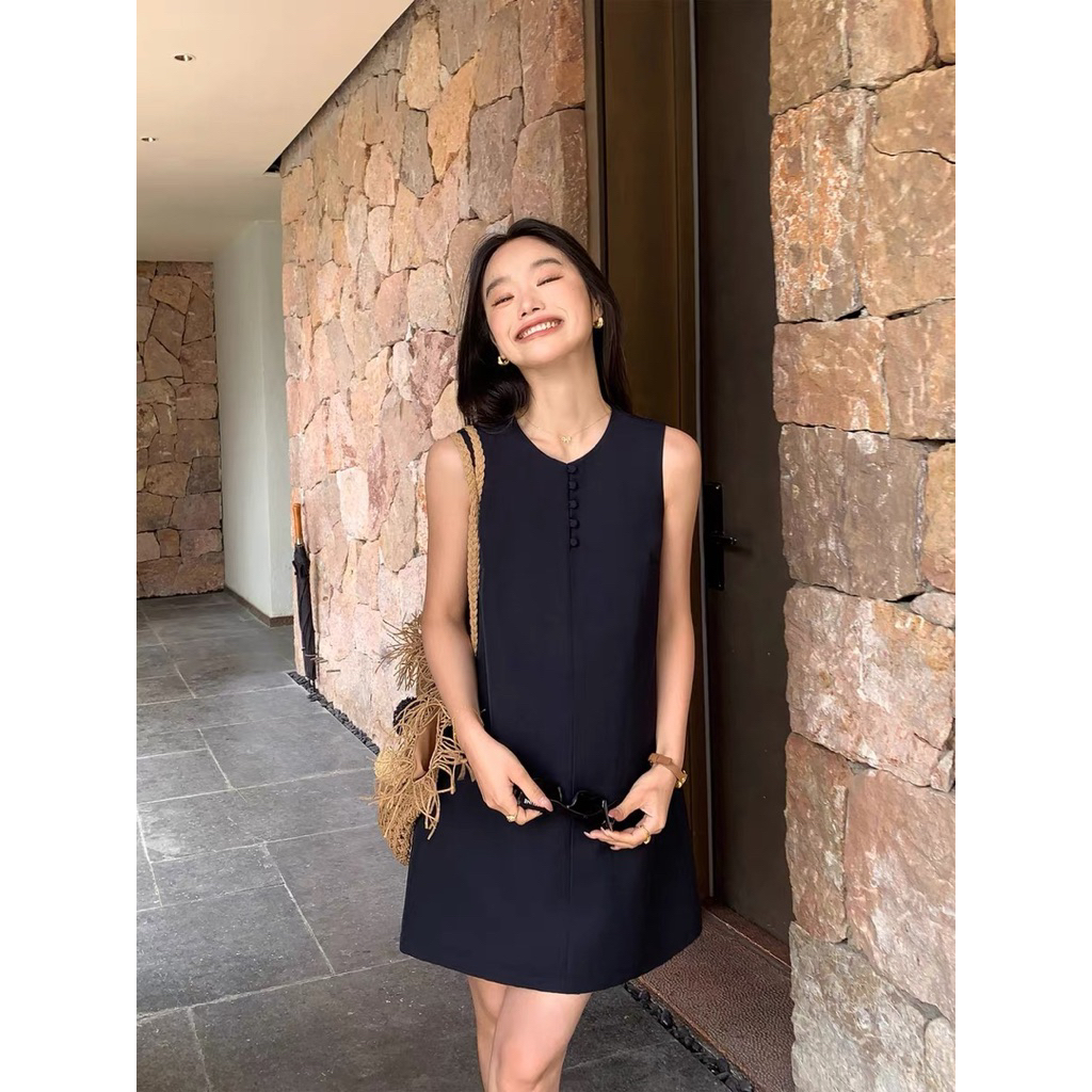 𝗗𝗶𝗻𝗲𝘀 - Đầm Linen cổ yếm nút BEELY